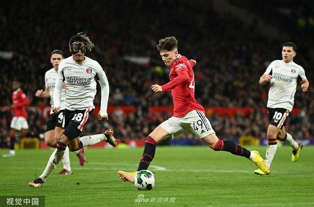 纽卡跟队：纽卡即将签下斯图加特前锋沃尔特马德