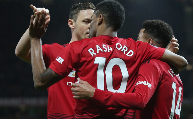 陈梦与马龙合影留念，自拍照美丽动人